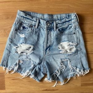 AMERICAN EAGLE // 90s boyfriend short
